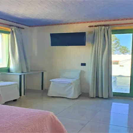 Very Spacious And Well Equipped Near The Sea