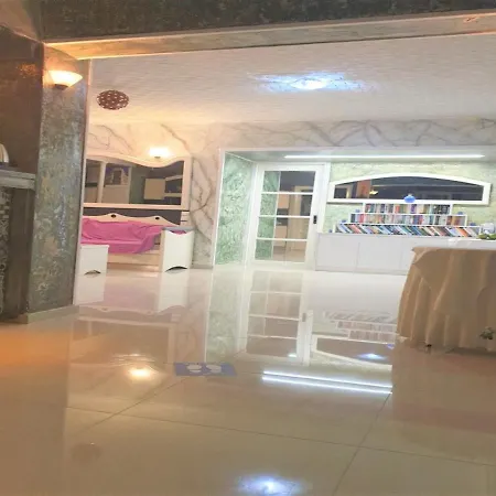 Very Spacious And Well Equipped Near The Sea Apartment